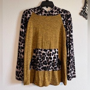 Women’s hooded long sleeve shirt